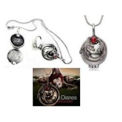 VAMPIRE DIARIES Collier...