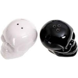 Poivrière et salière en forme de crânes sel poivre tete de mort