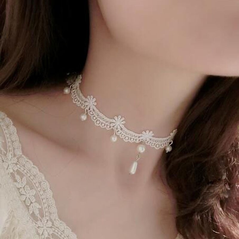Collier ras de cou dentelle blanche