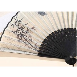 Eventail Inspiration Japon avec ses Fleurs de Sakura ou Bambou et Papillon