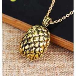 Collier doré avec pendentif oeuf de dragon à écailles
